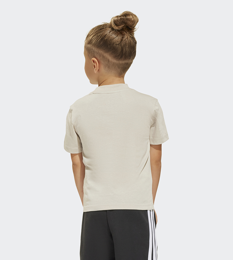 تيشيرت بأكمام قصيرة إسينشالز