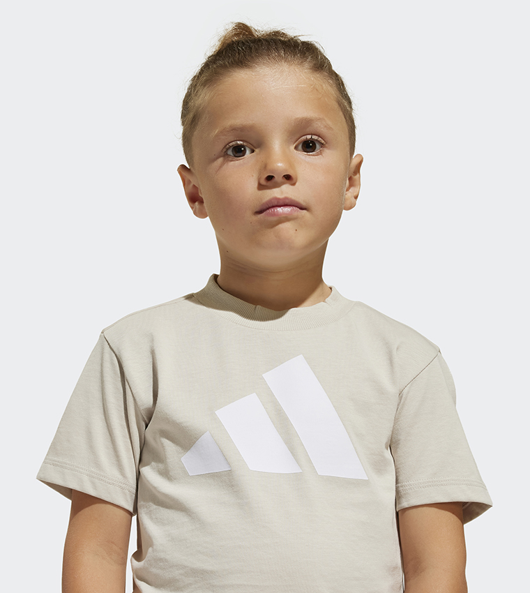 تيشيرت بأكمام قصيرة إسينشالز