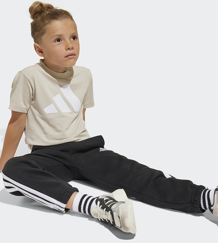 تيشيرت بأكمام قصيرة إسينشالز