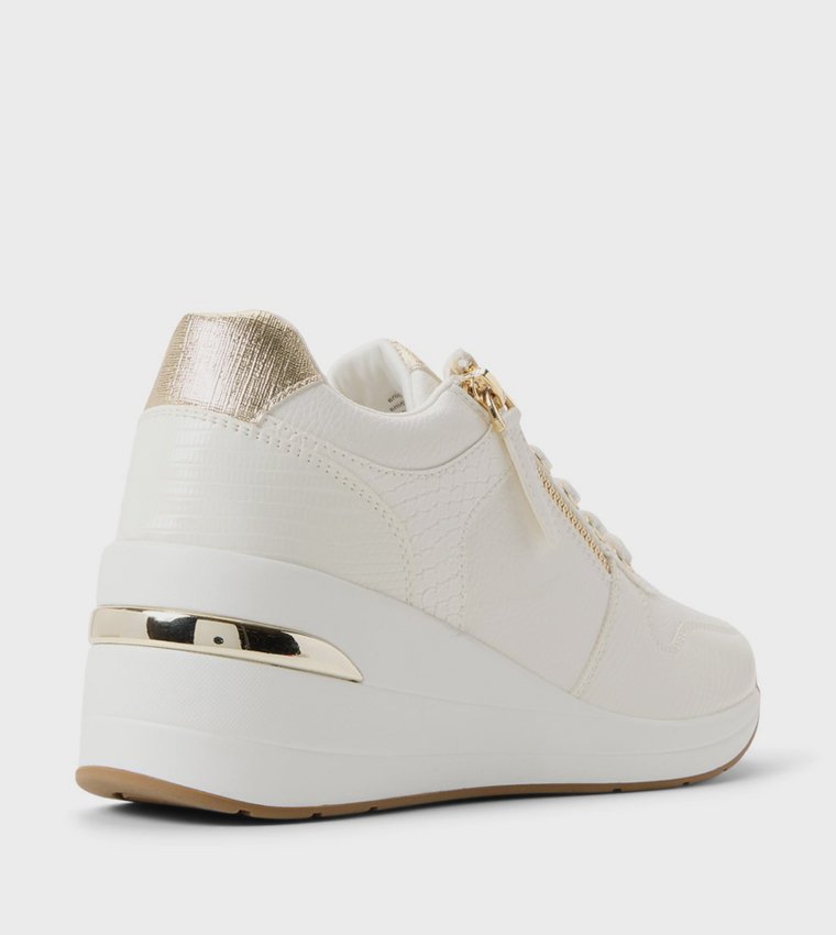 سنيكرز برقبة عالية 