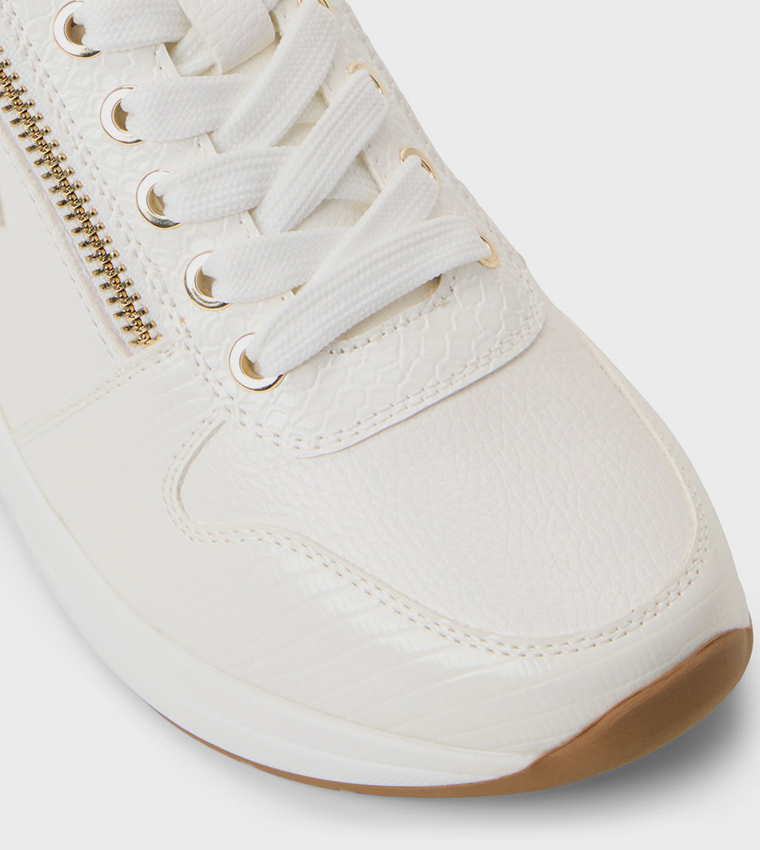 سنيكرز برقبة عالية 