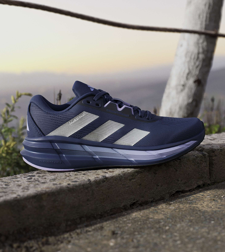 QUESTAR 3 Stripe Detail Lace-Up Running Shoes