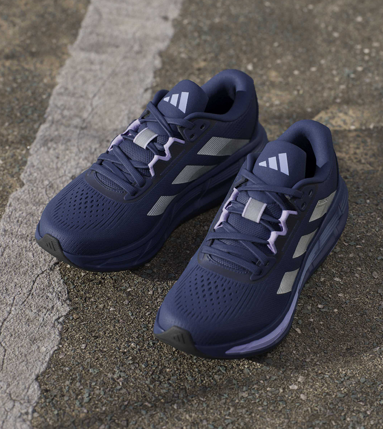 QUESTAR 3 Stripe Detail Lace-Up Running Shoes