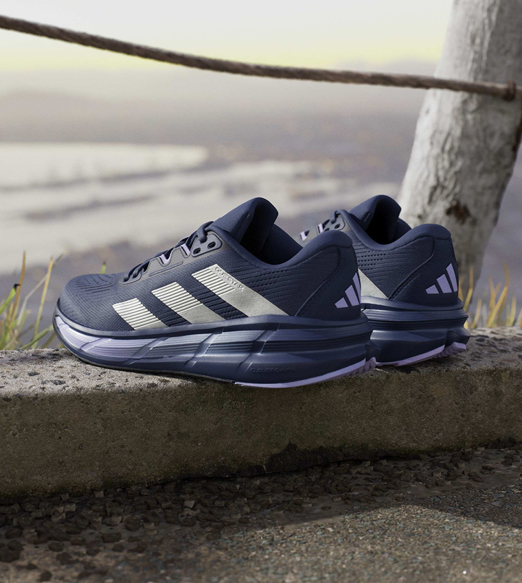 QUESTAR 3 Stripe Detail Lace-Up Running Shoes
