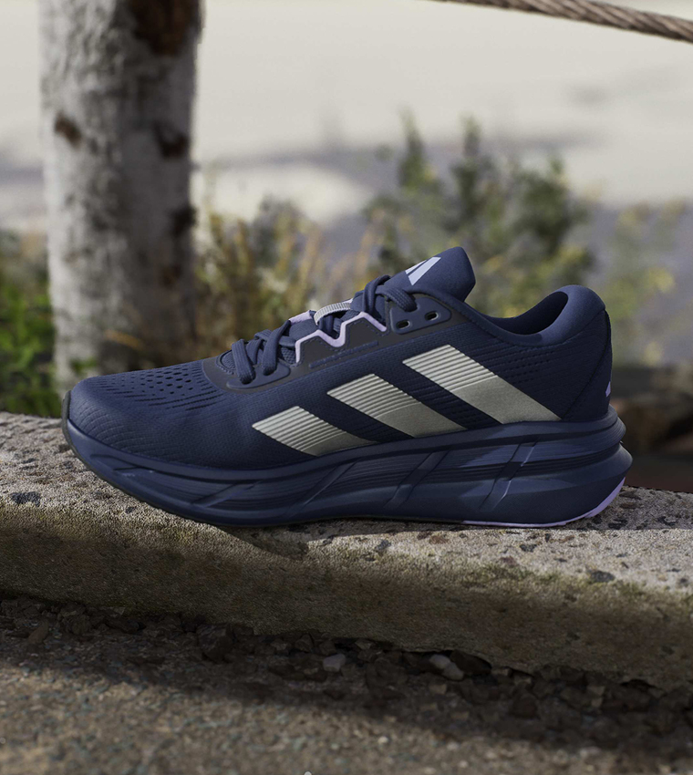 QUESTAR 3 Stripe Detail Lace-Up Running Shoes