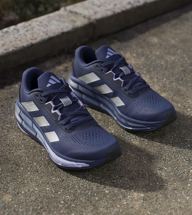 QUESTAR 3 Stripe Detail Lace-Up Running Shoes