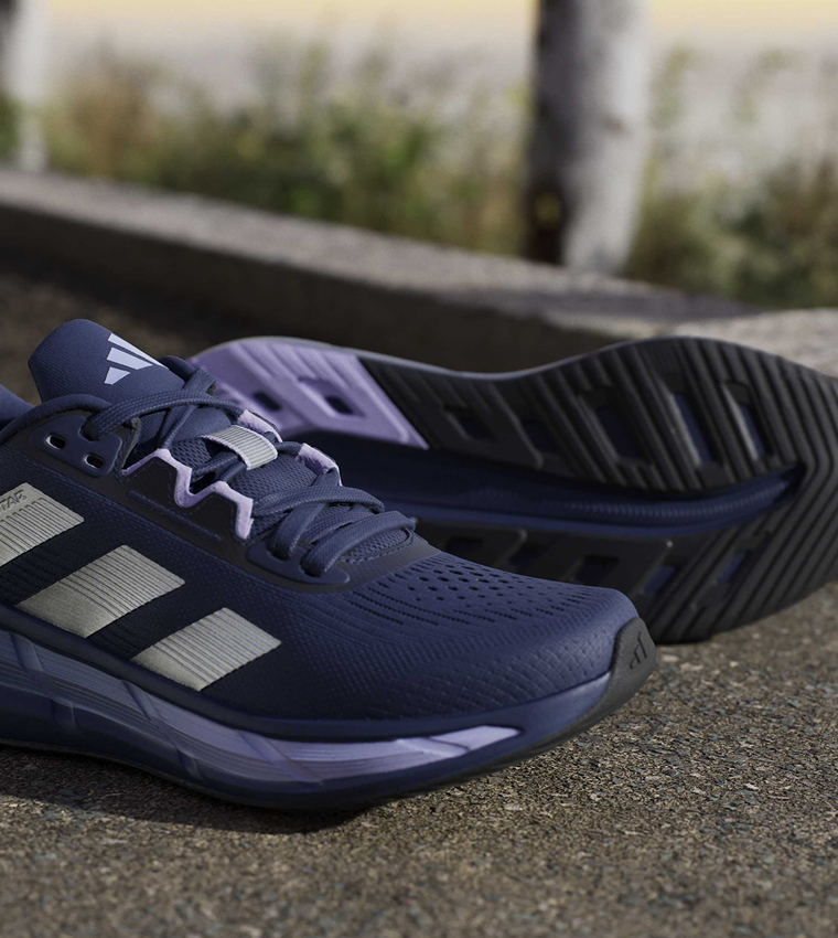 QUESTAR 3 Stripe Detail Lace-Up Running Shoes