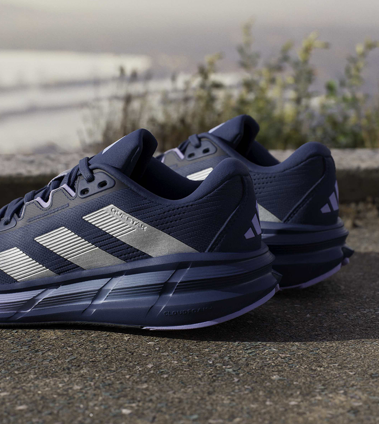 QUESTAR 3 Stripe Detail Lace-Up Running Shoes