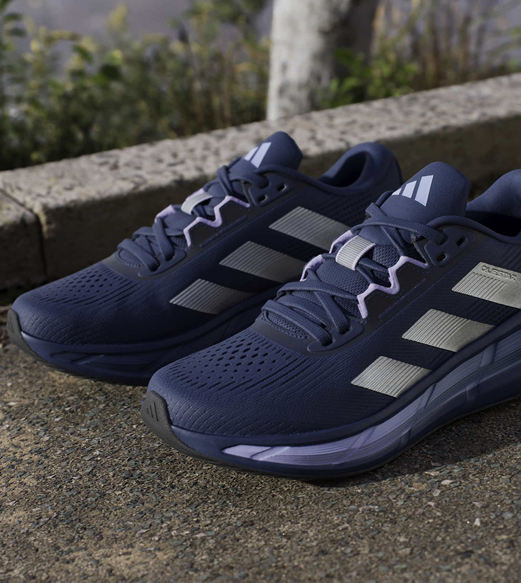 QUESTAR 3 Stripe Detail Lace-Up Running Shoes