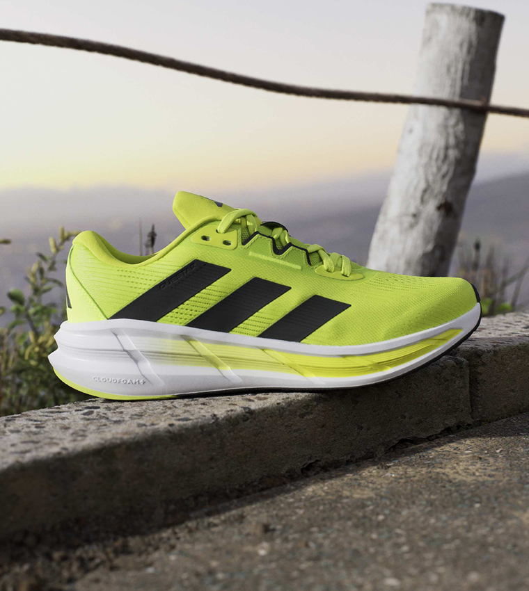 QUESTAR 3 Stripe Detail Lace-Up Running Shoes