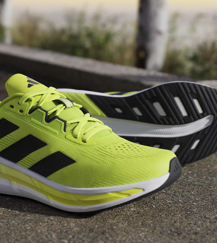 QUESTAR 3 Stripe Detail Lace-Up Running Shoes