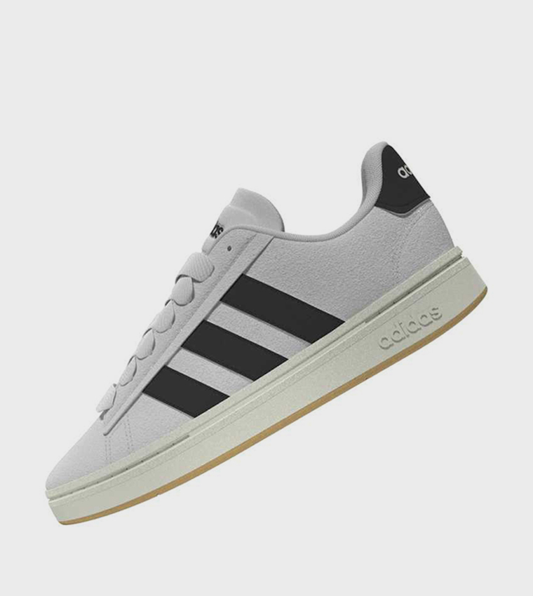 سنيكرز غراند كورت ألفا برباط