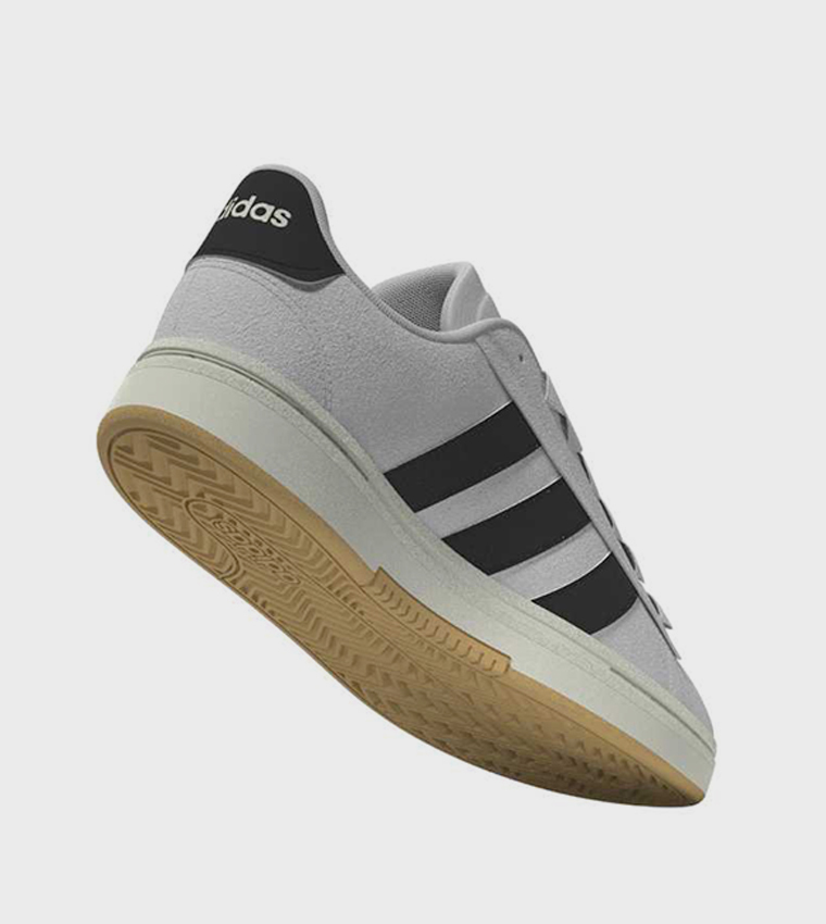 سنيكرز غراند كورت ألفا برباط