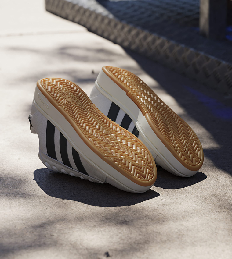 سنيكرز غراند كورت ألفا برباط