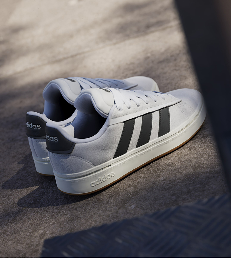 سنيكرز غراند كورت ألفا برباط