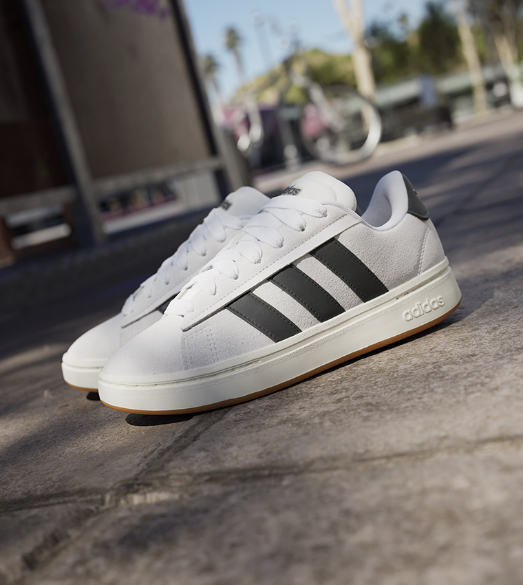 سنيكرز غراند كورت ألفا برباط