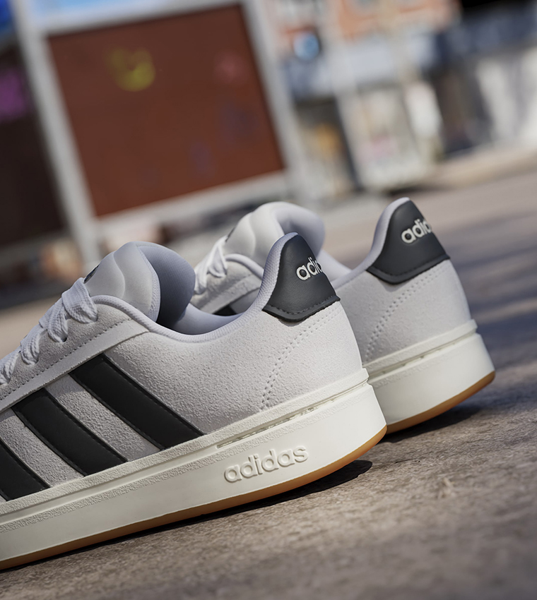 سنيكرز غراند كورت ألفا برباط