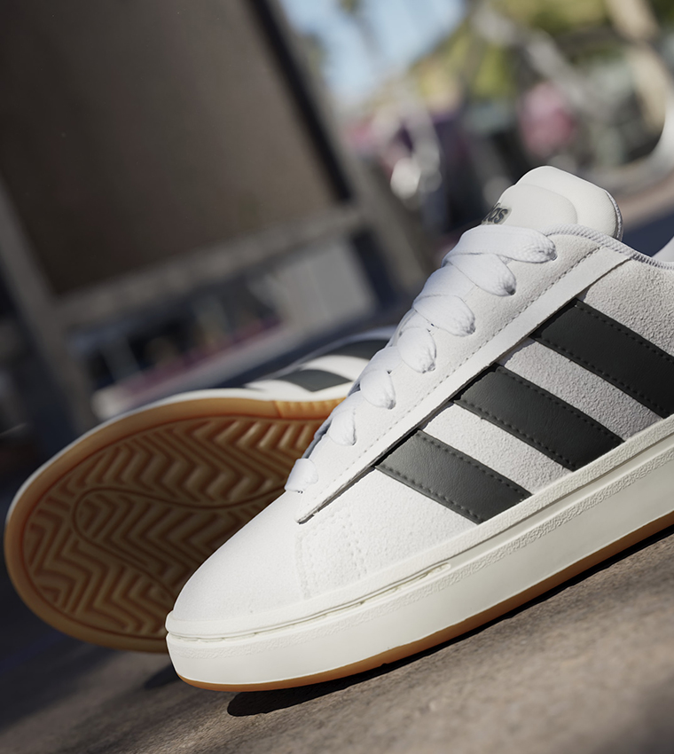 سنيكرز غراند كورت ألفا برباط