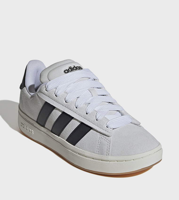 سنيكرز غراند كورت ألفا برباط