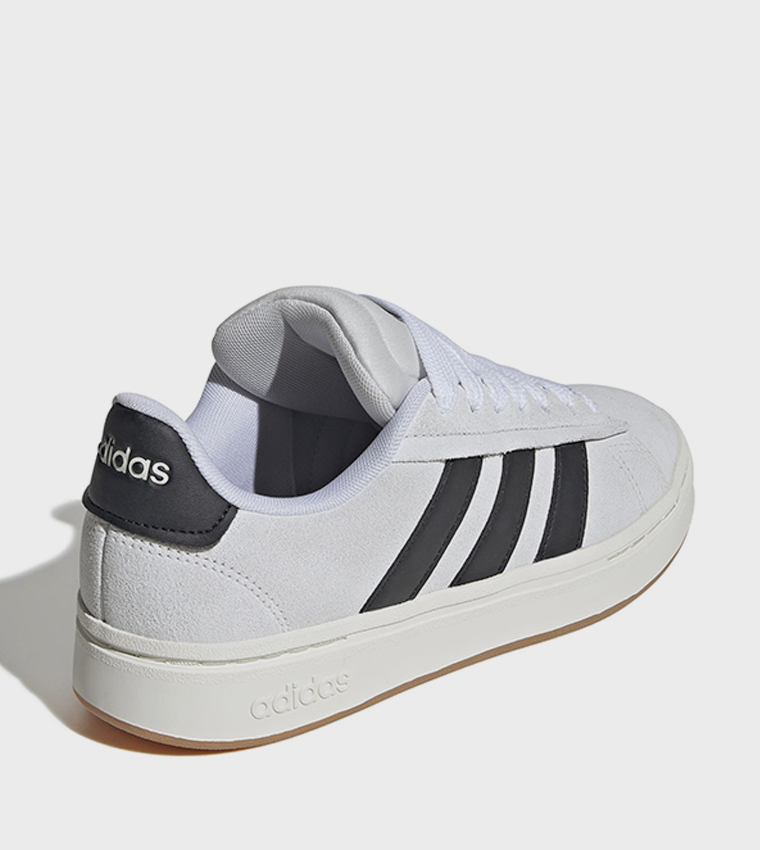 سنيكرز غراند كورت ألفا برباط