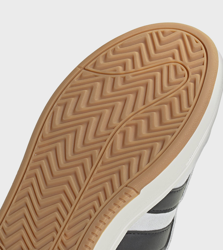 سنيكرز غراند كورت ألفا برباط