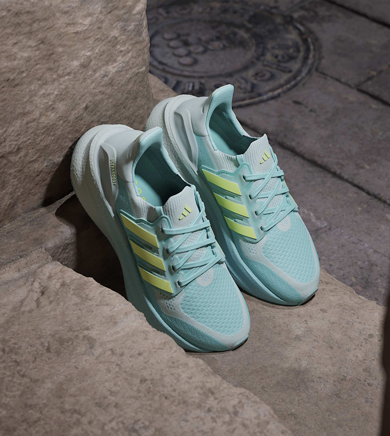 حذاء جري ألترا بوست 5 برباط