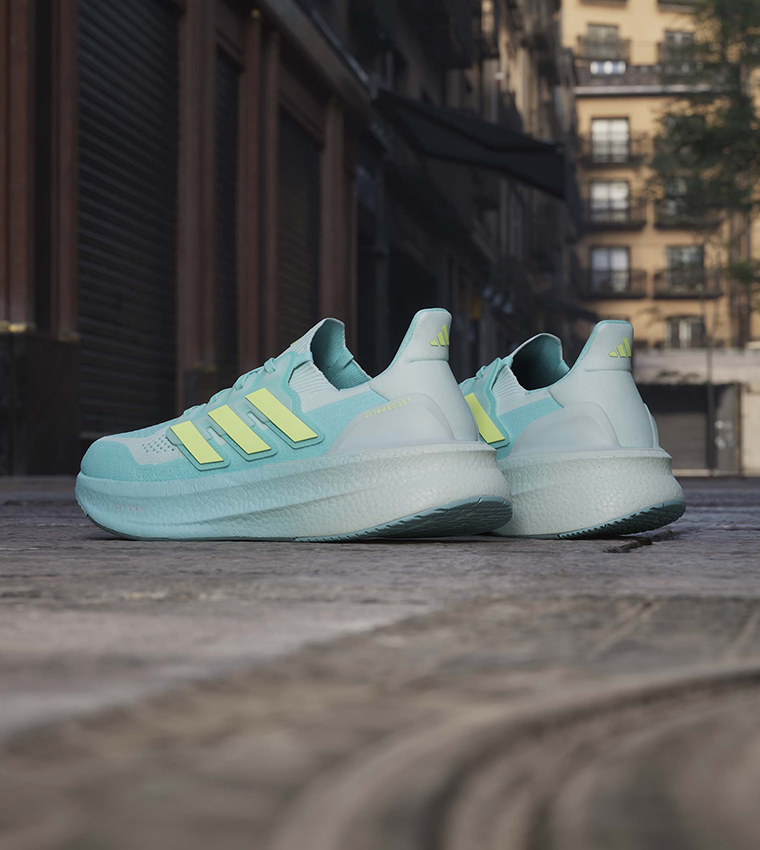 حذاء جري ألترا بوست 5 برباط