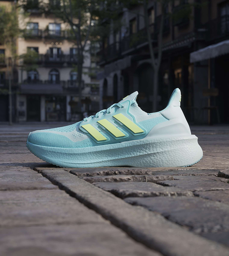 حذاء جري ألترا بوست 5 برباط