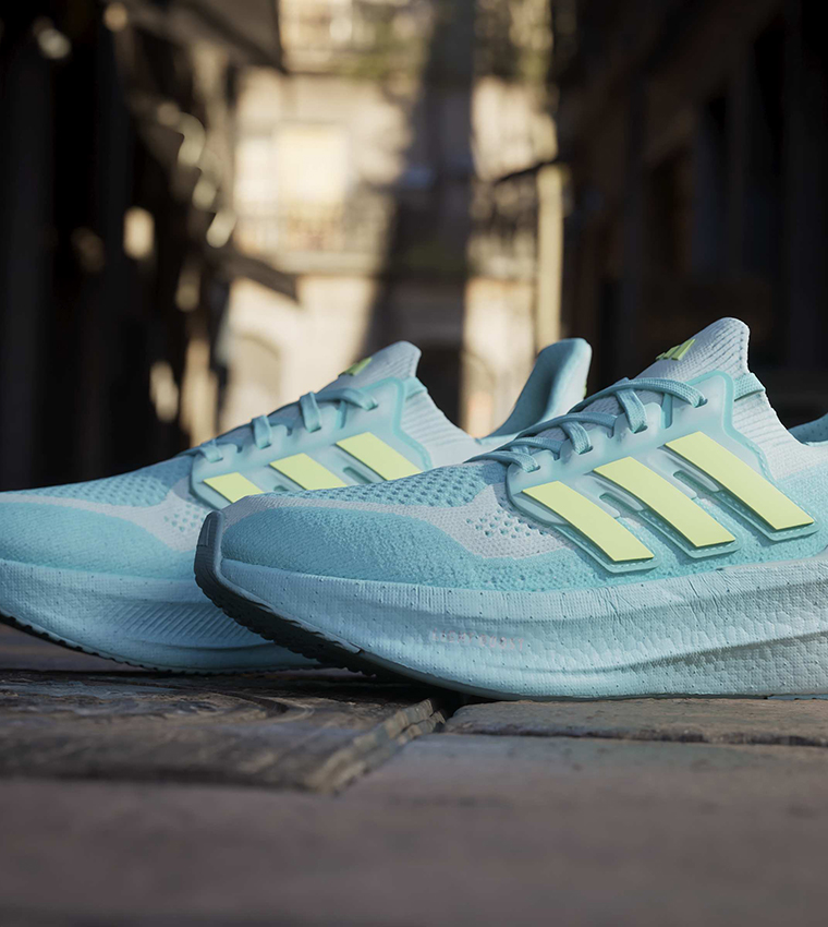 حذاء جري ألترا بوست 5 برباط