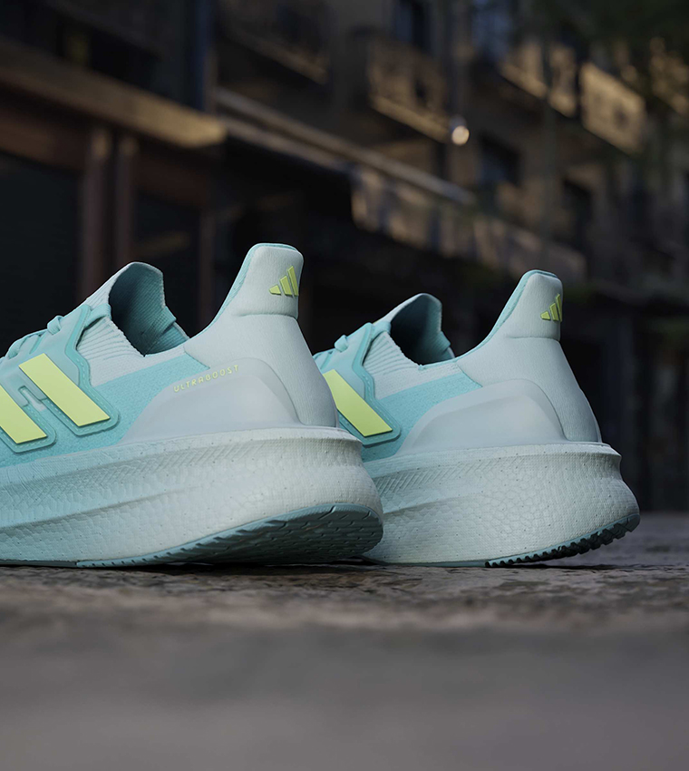 حذاء جري ألترا بوست 5 برباط