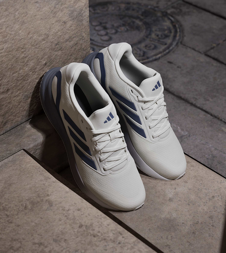 حذاء رن فالكون 5 مخطط برباط