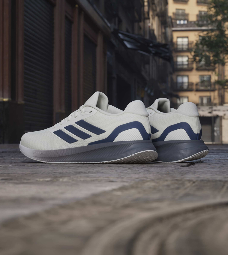 حذاء رن فالكون 5 مخطط برباط