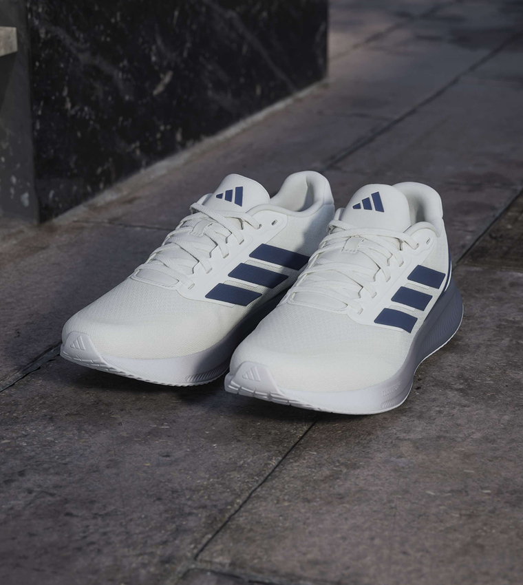 حذاء رن فالكون 5 مخطط برباط