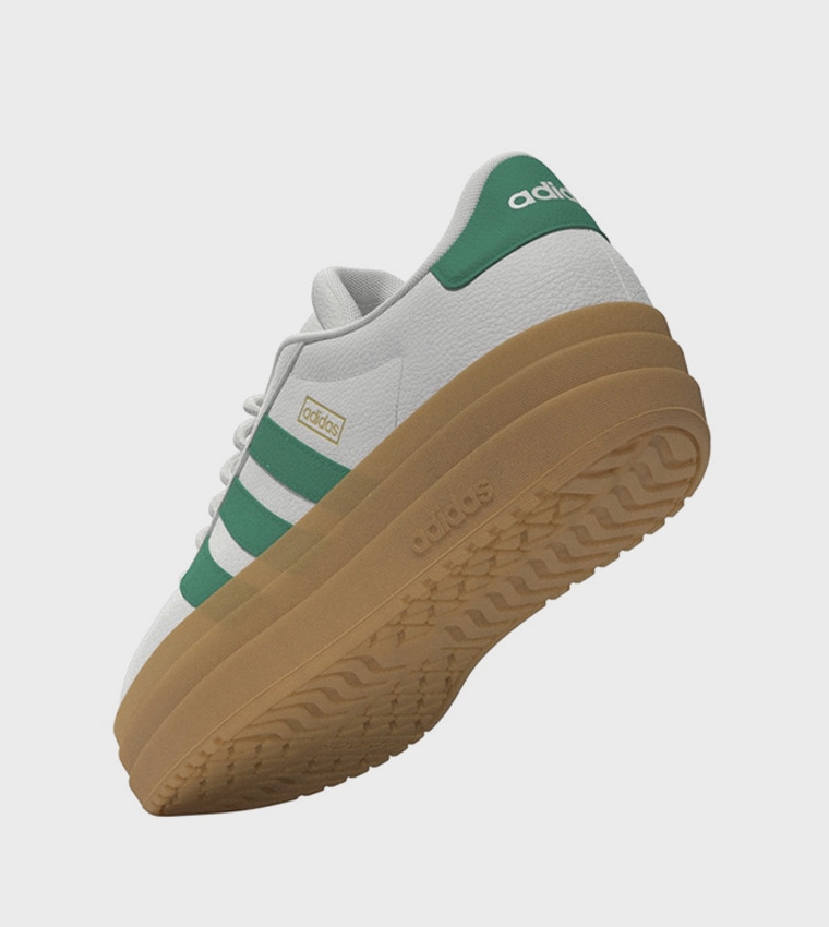 سنيكرز في إل كورت بولد برباط