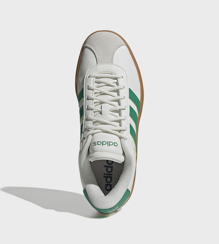 سنيكرز في إل كورت بولد برباط