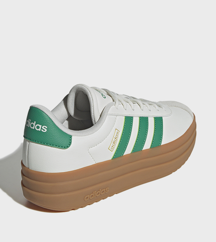 سنيكرز في إل كورت بولد برباط