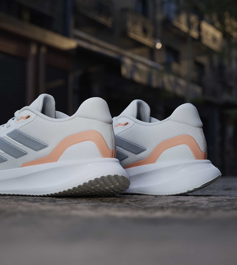 RUNFALCON 5 Stripe Detail Lace-Up Shoes