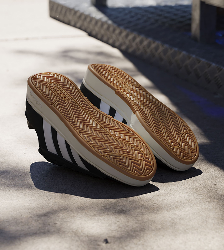 GRAND COURT ALPHA Lace Up Sneakers