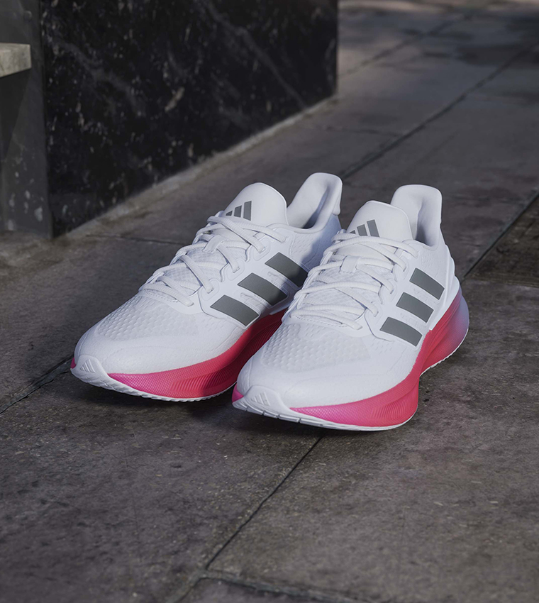 حذاء جري ألترا رن 5 برباط