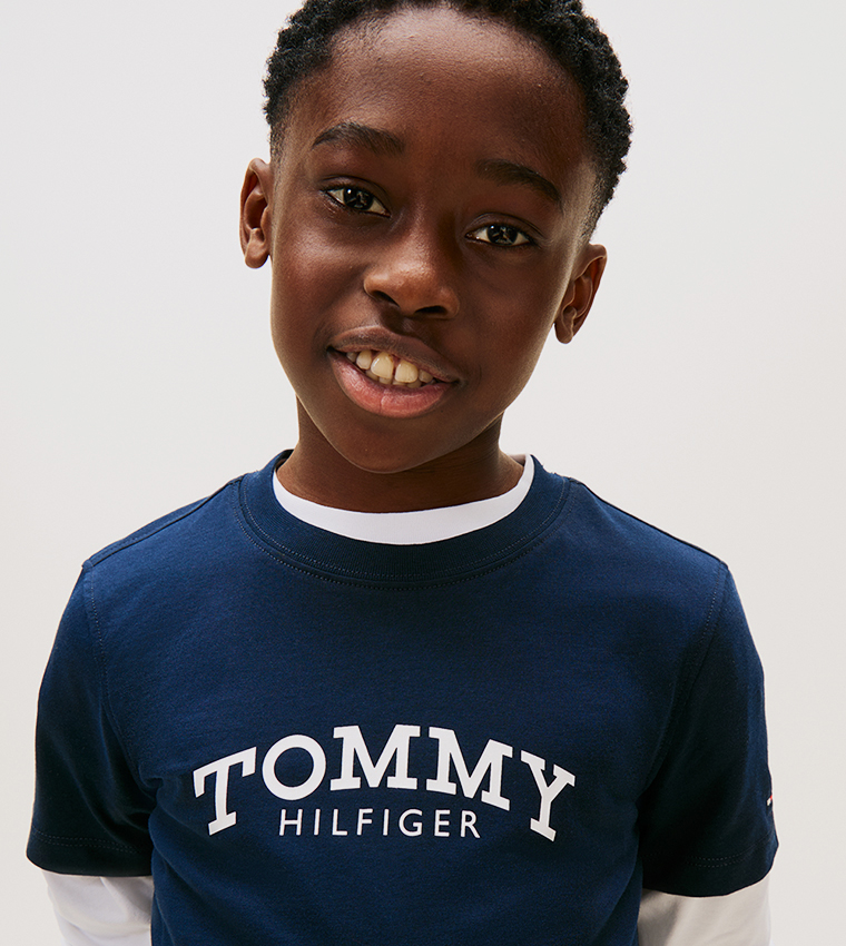 تيشيرت كم قصير بطبعة شعار