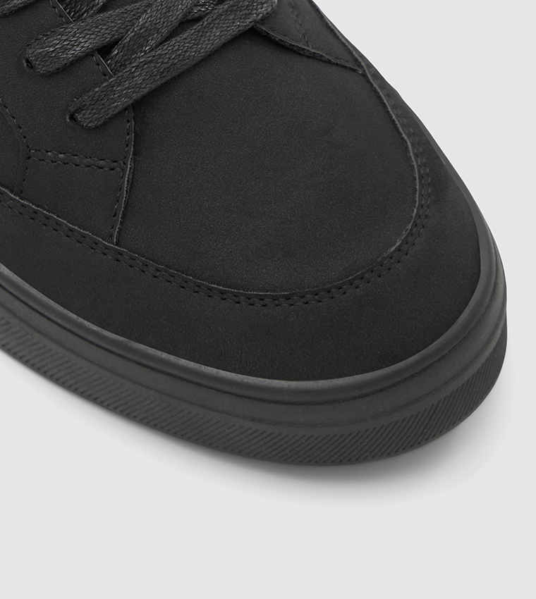 KIARO Low Top Sneakers