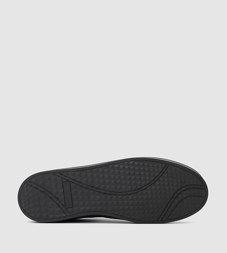 KIARO Low Top Sneakers