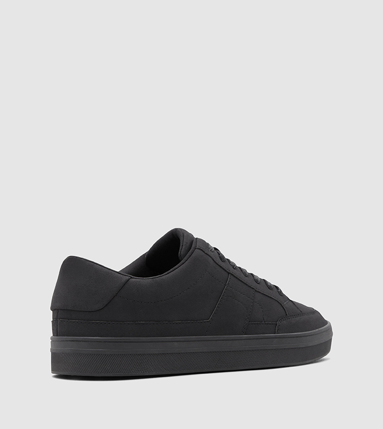 KIARO Low Top Sneakers