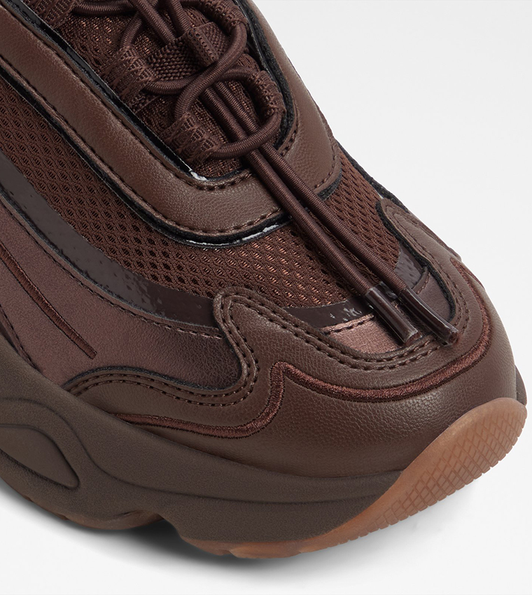 سنيكرز تشانكي بمقدمة مستديرة 