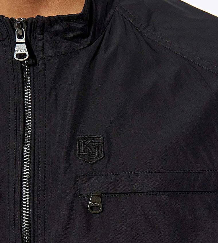 جاكيت خفيف بياقة وهمية