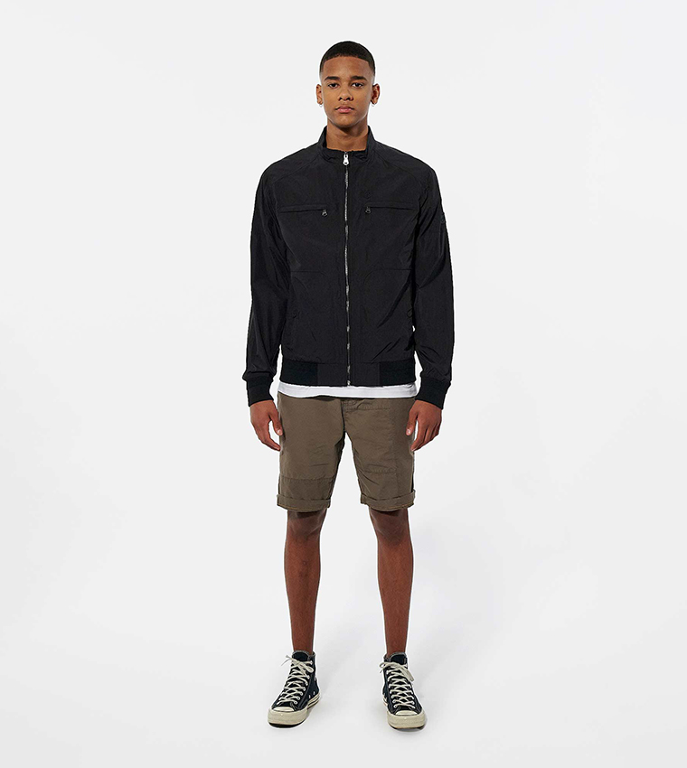 جاكيت خفيف بياقة وهمية