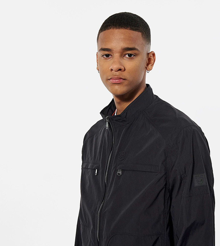 جاكيت خفيف بياقة وهمية