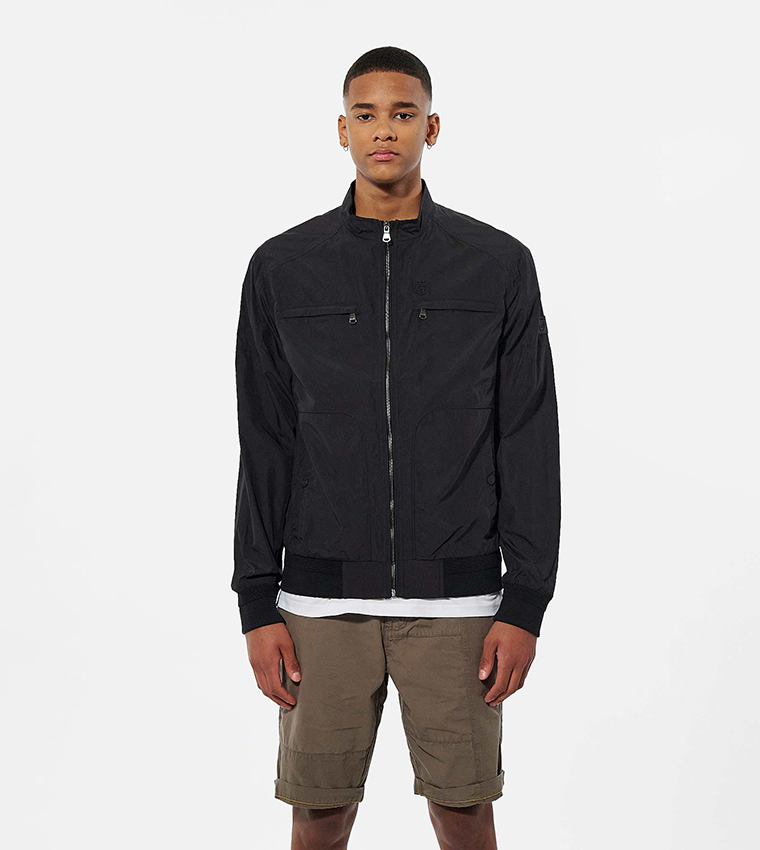 جاكيت خفيف بياقة وهمية