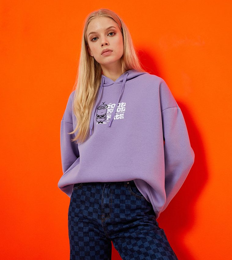 هودي أوفرسايز بطبعة مينيونز