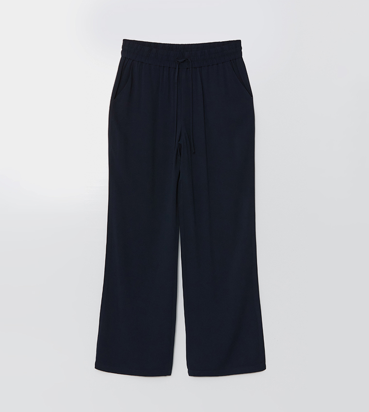 بنطال واسع برباط على الخصر 